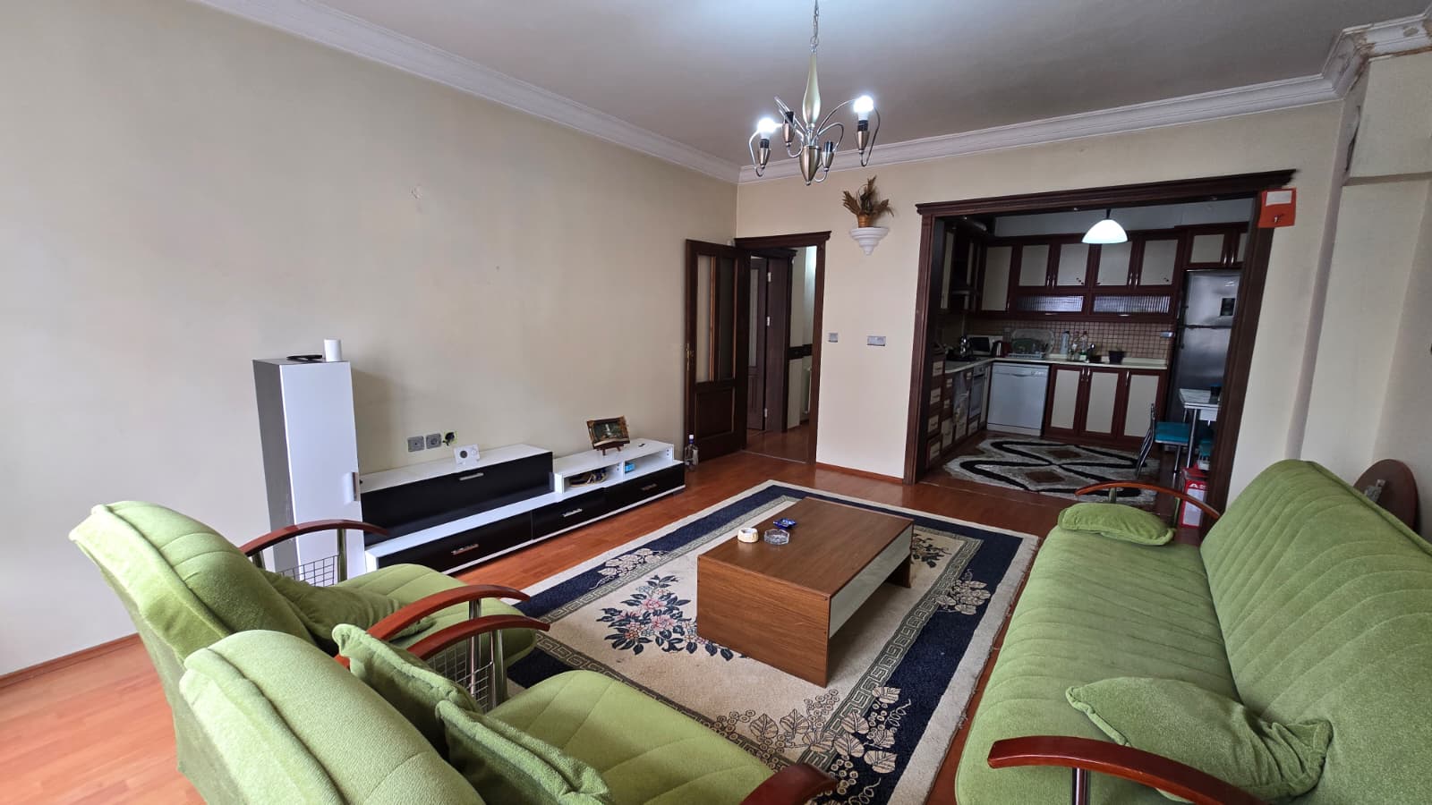 MERSEN TOPSAHASININ ARKASI