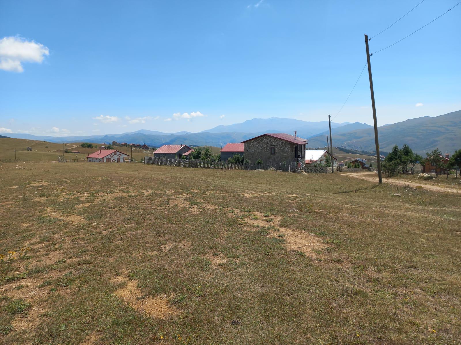 ÇAMBAŞI YAYLASINDA SATILIK ARSA