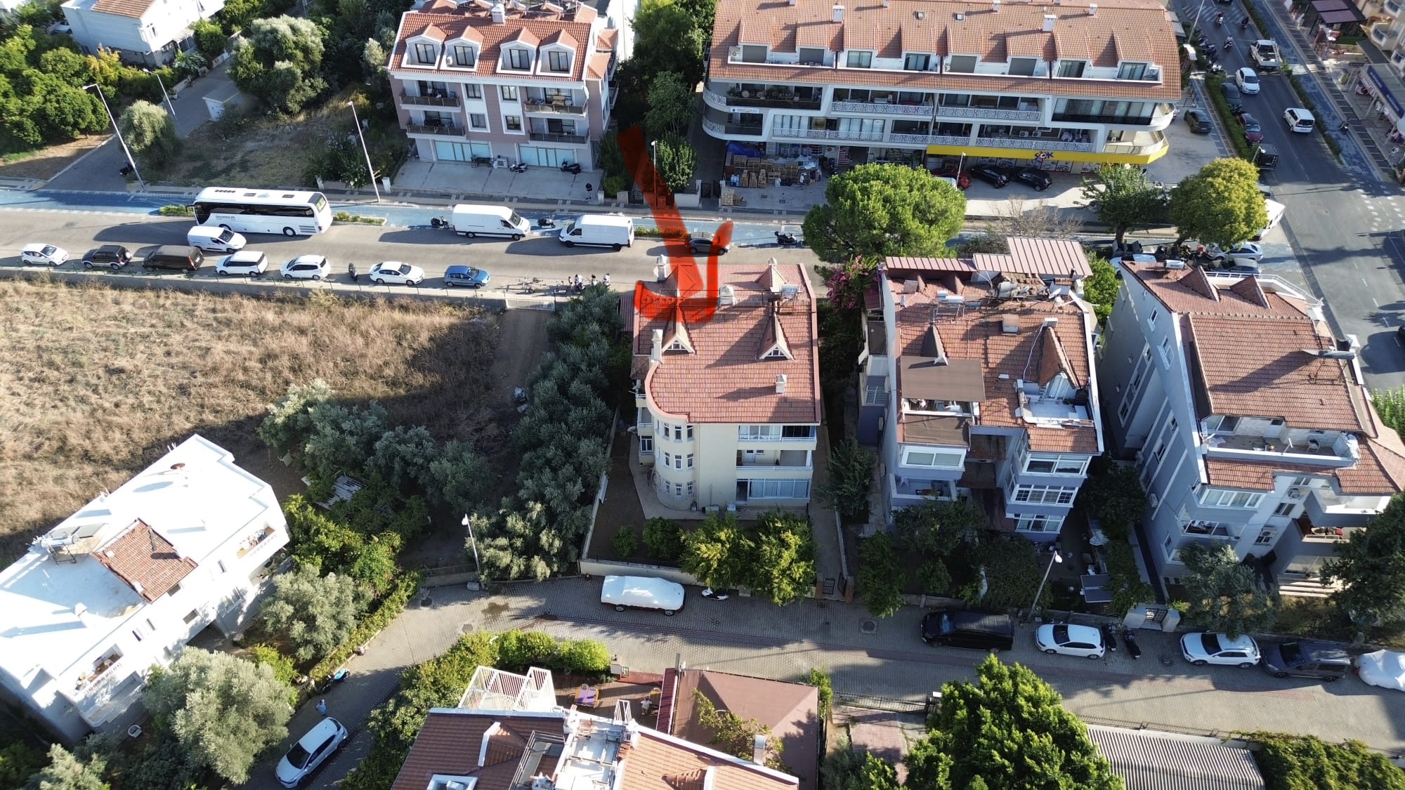 MARMARİS ARMUTALAN'DA SAHİLE 950MT.2+1 AYRI MUTFAK SATILIK DAİRE