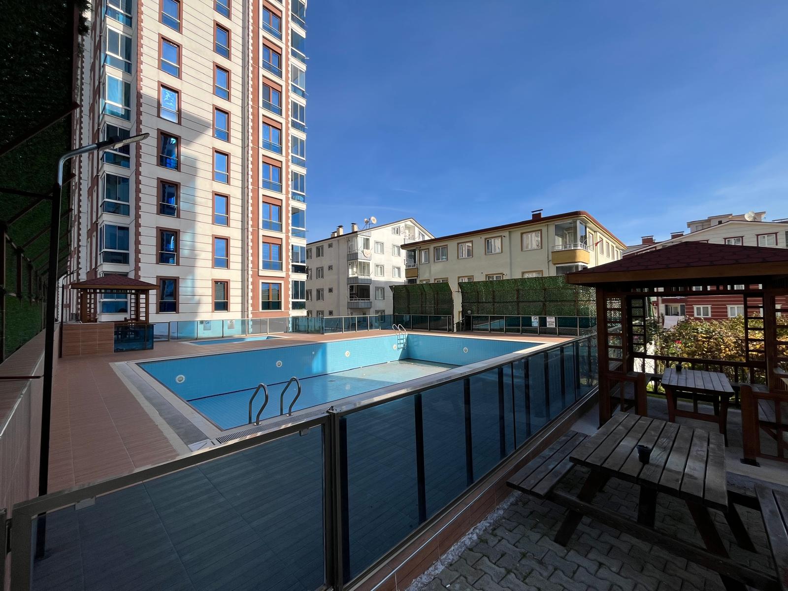 MABEL GAYRİMENKUL-ŞAHİNCİLİ M.-ÇAĞLAYAN SİTESİNDE HAVUZLU 3+1