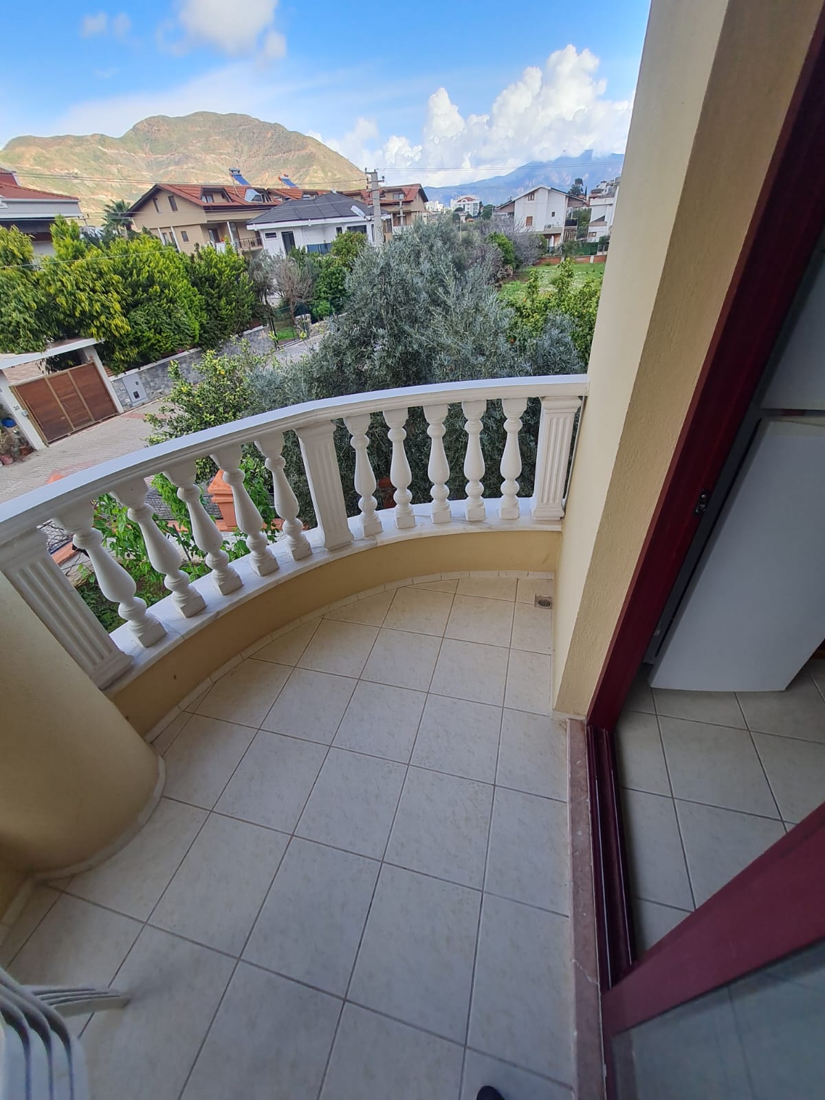 Marmaris İçmeler'de eşyalı bayana kiralık 1+1 daire