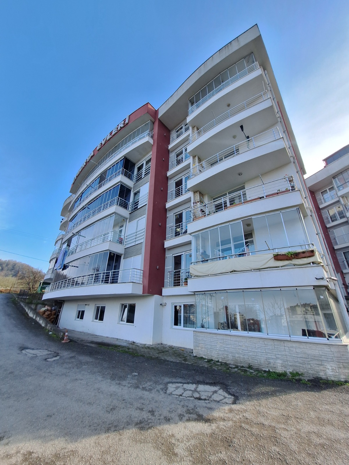 MABEL'DEN GEDİKKAYA MH. FLORYA EVLERİ SATILIK DAİRE