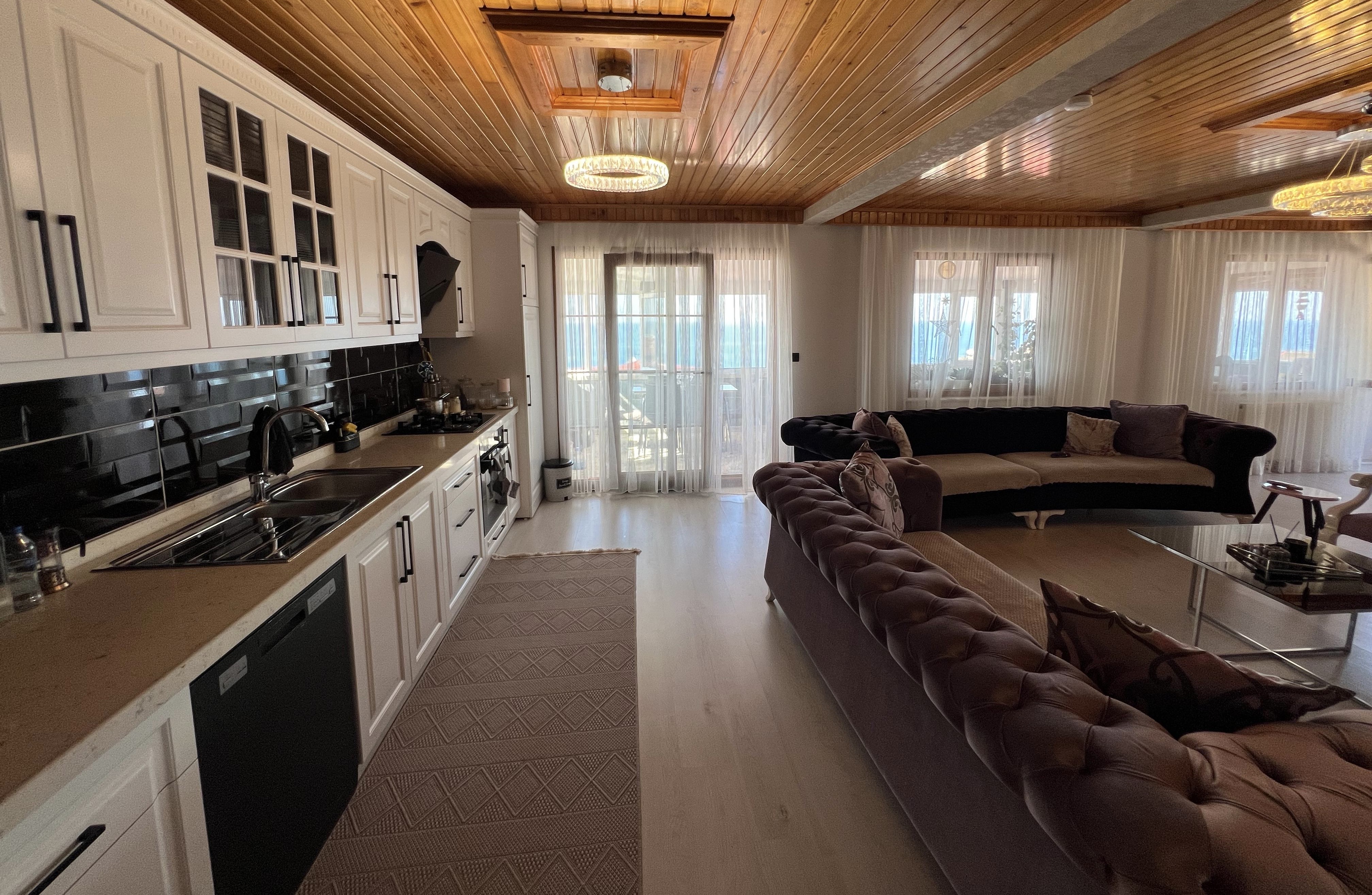 PELİTLİ DE SATILIK 4+1 280 M2 DAİRE