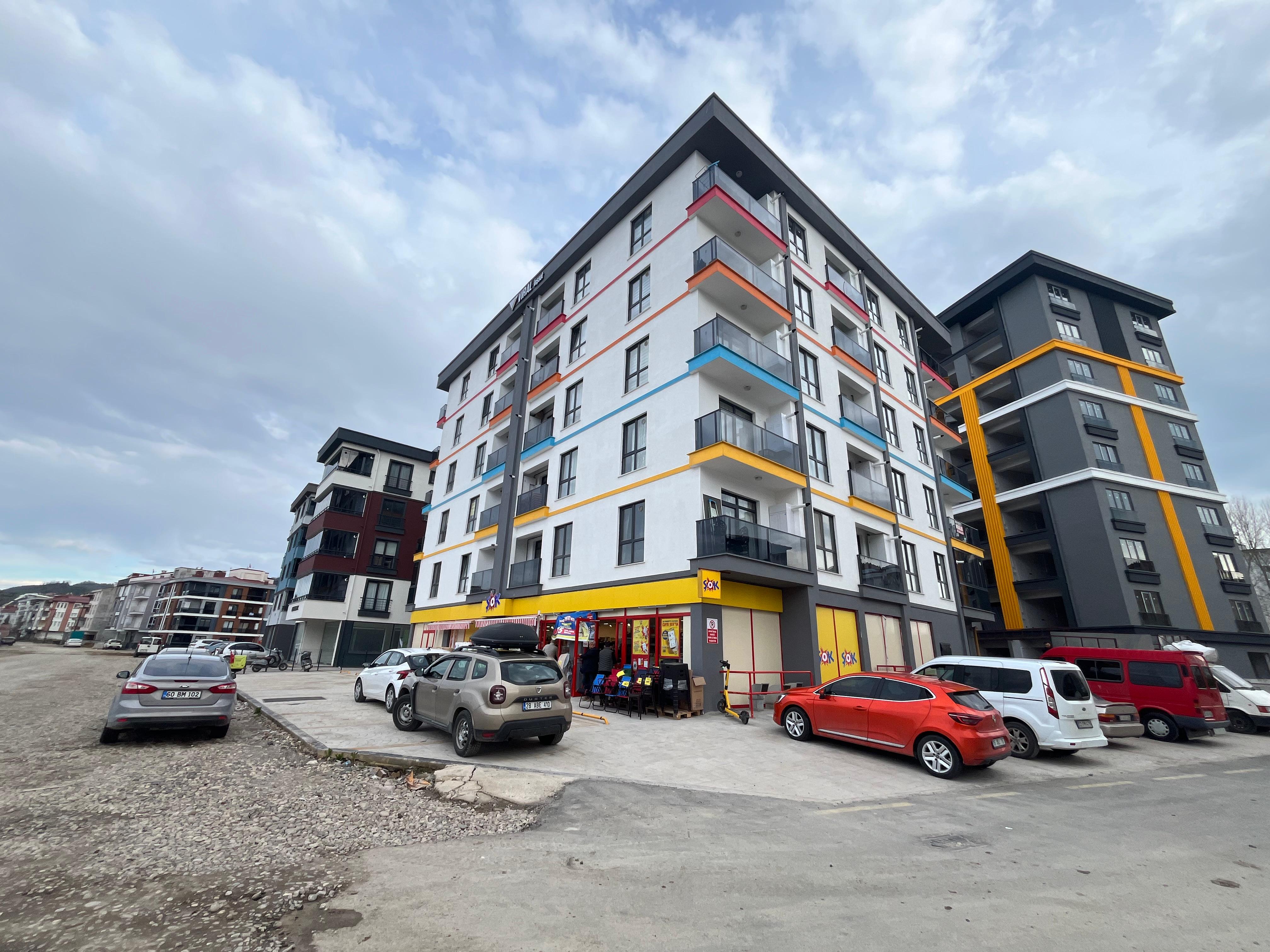 CUMHURİYET MAH. VİRAL İNŞAAT ANA BULVAR ÜZERİ 1+1