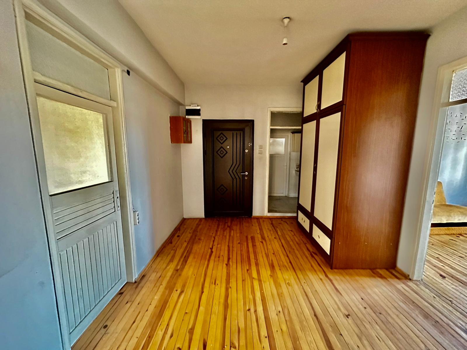 ÇARŞI MERKEZE YAKIN YOL KENARI 3 BALKONLU 140M2 MASRAFSIZ 2+1