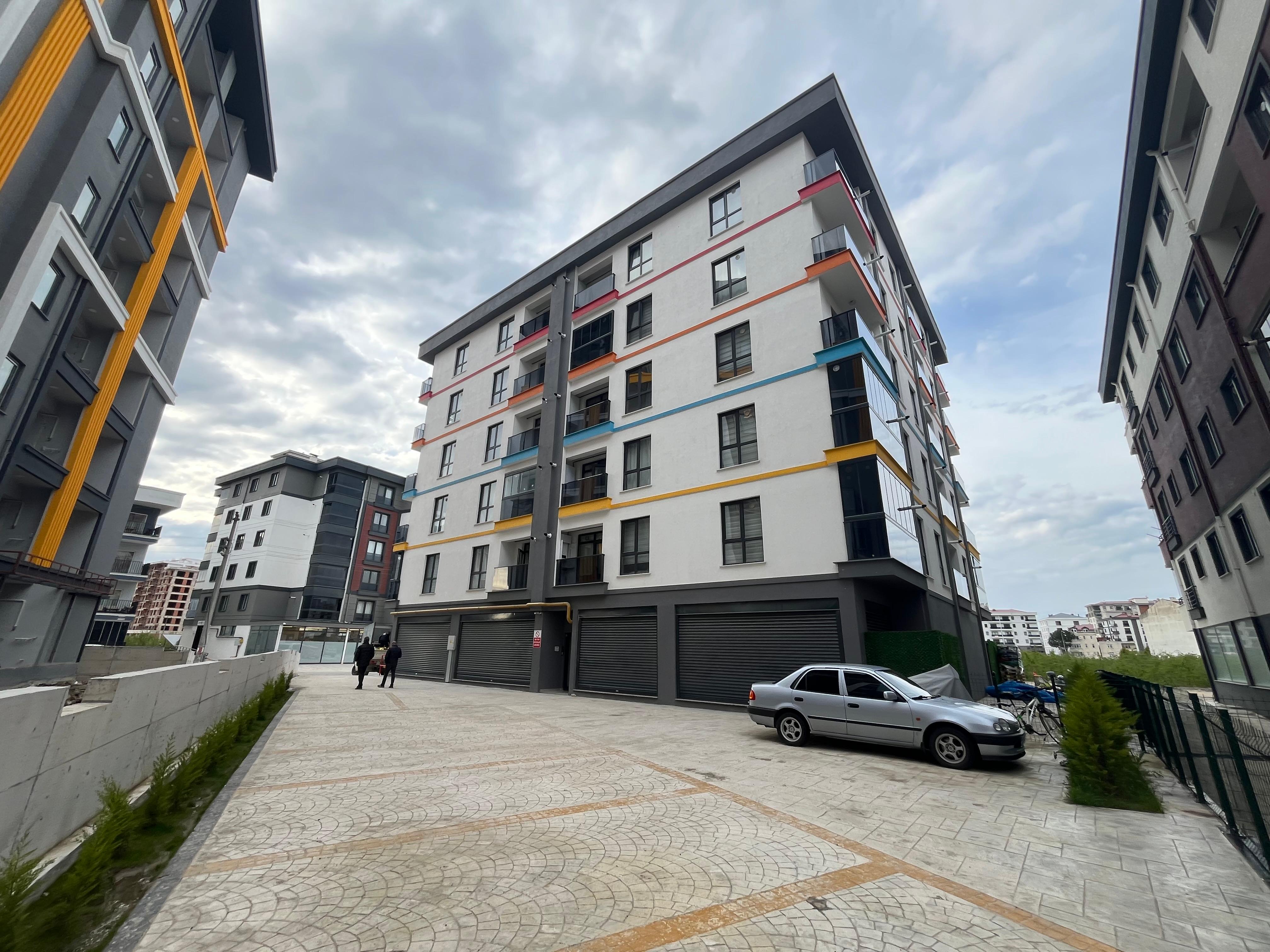 CUMHURİYET MAH. VİRAL İNŞAAT ANA BULVAR ÜZERİ 1+1