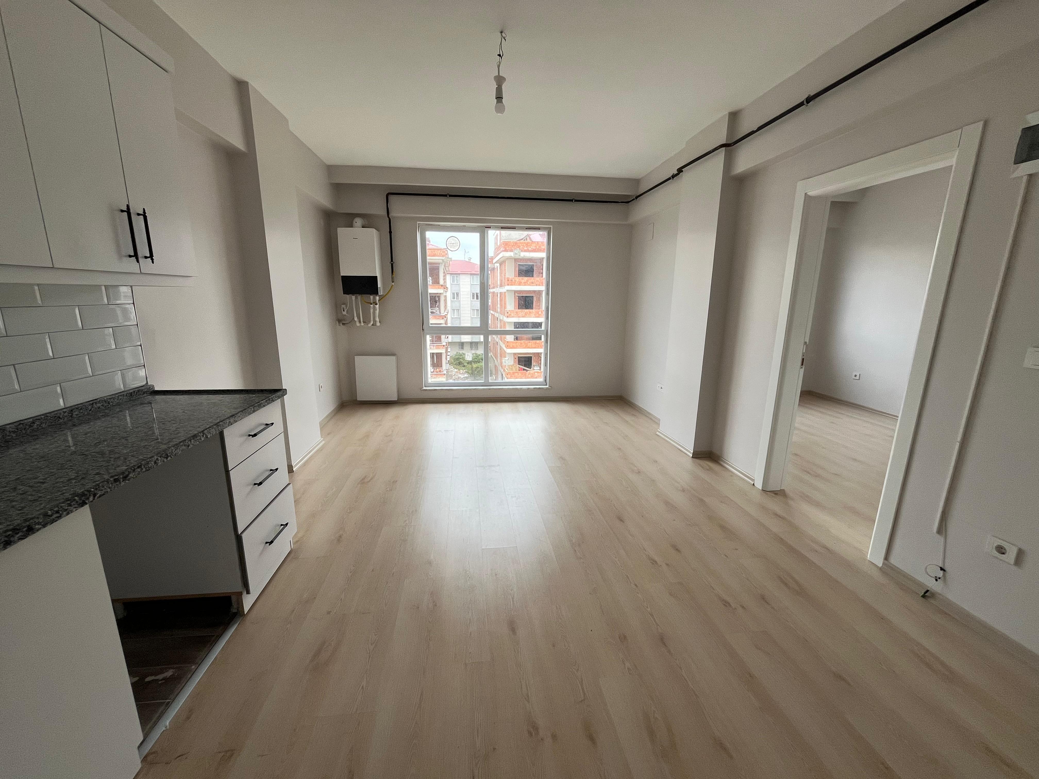 CUMHURİYET MAHALLESİ E-BEBEK KARŞISI SATILIK 1+1 DAİRE