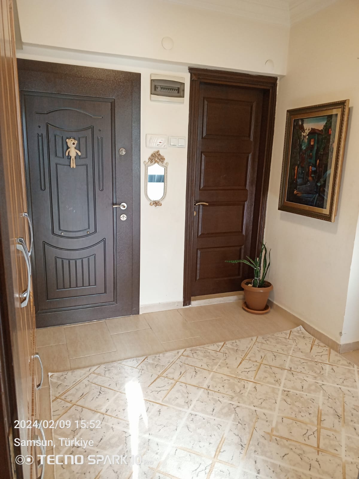MERKEZİ KONUMDA ARA KAT OTOPARKLI 3+1 DAİRE