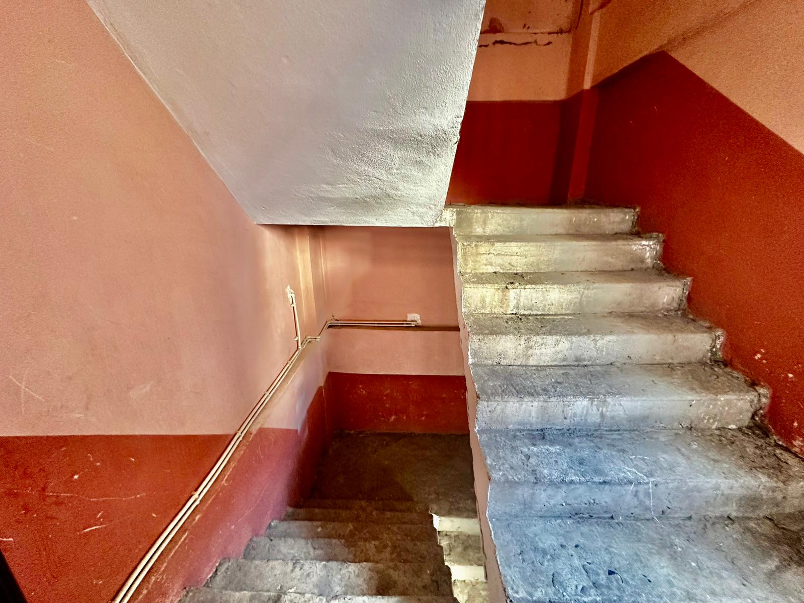 ÇARŞI MERKEZE YAKIN YOL KENARI 3 BALKONLU 140M2 MASRAFSIZ 2+1