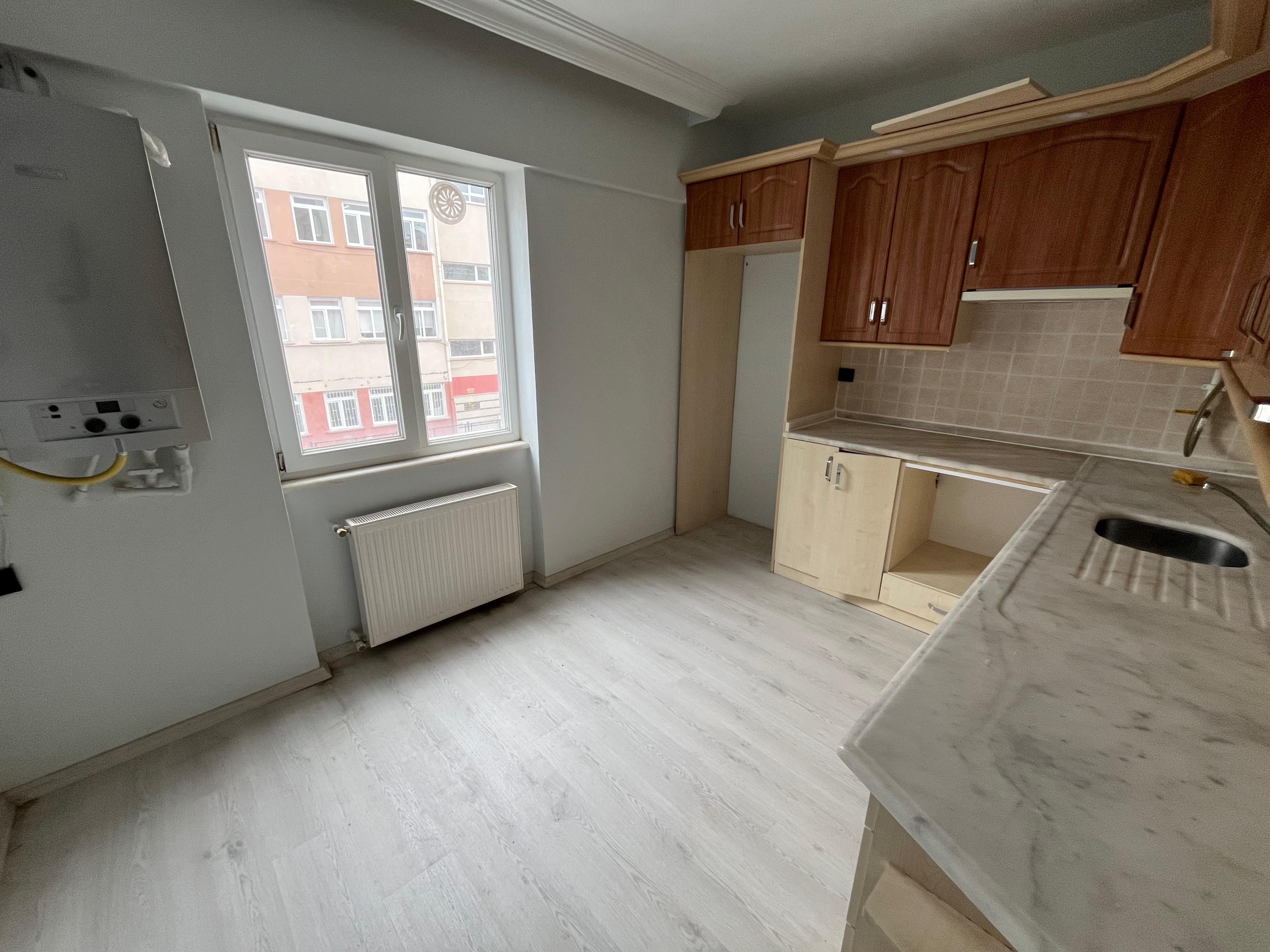 YENİ MAHALLE MEHMET AKİF ERSOY OKULU YANI KİRALIK 3+1