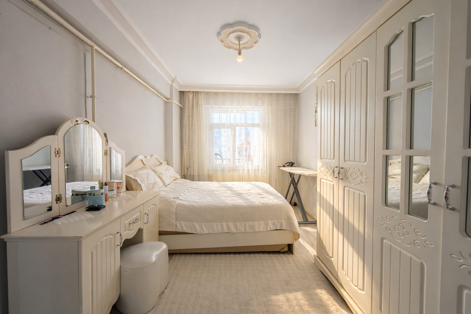 ATATÜRK MAHELLESİNDE YÜKSEK OKULU YANINDA 3+1 FIRSAT DAİRE